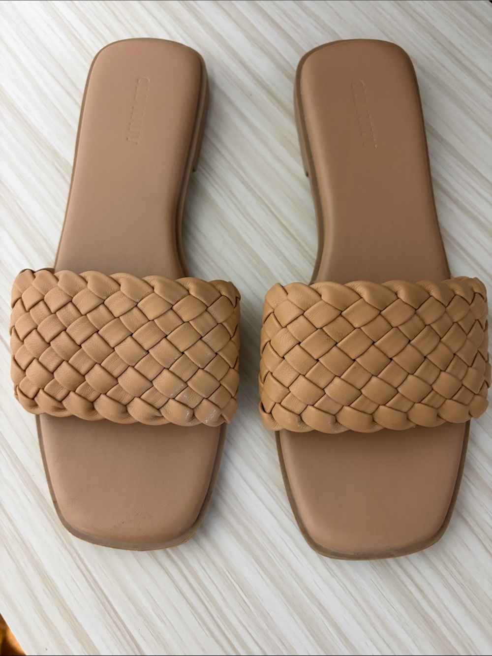 Women’s Braided Old Navy  Slide Sandals in Tan!! EUC 🤎